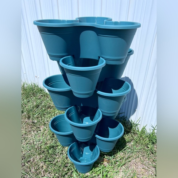 Stackable Planter Tower - Picture 2 of 3